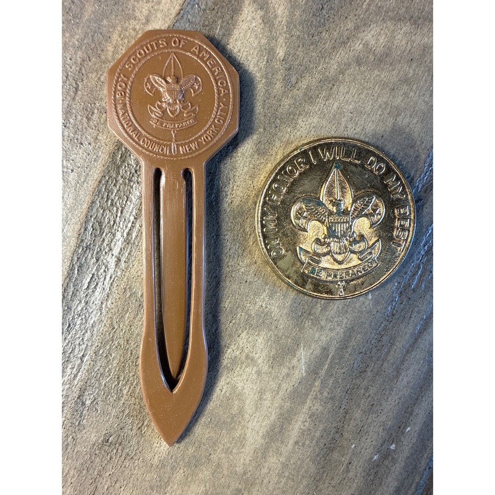 Vintage Boy Scouts of America Plastic Bookmark & Do A Good Turn Pocket Coin Set